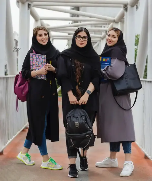 عکس دانشجویی دخترانه