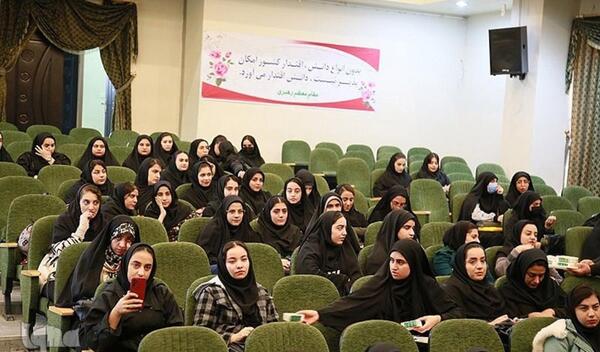عکس دانشجویی در دانشگاه