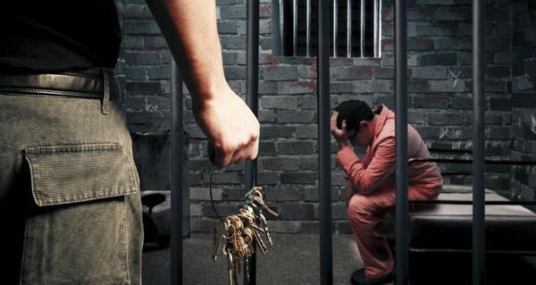 عکس اتاق بازجویی