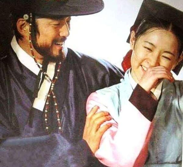 عکس یونسنگ در فیلم جواهری در قصر
