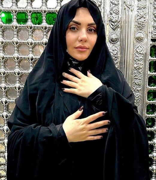 عکس خواننده مینا