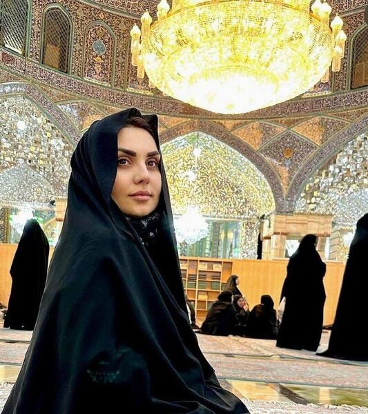 عکس خواننده مینا
