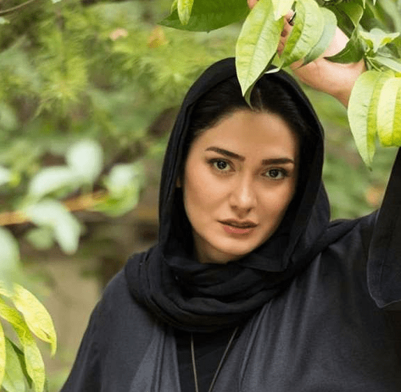 عکس خواننده مینا