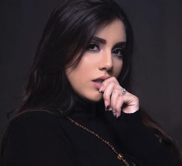 سنا برزنجه عکس سنا برزنجه