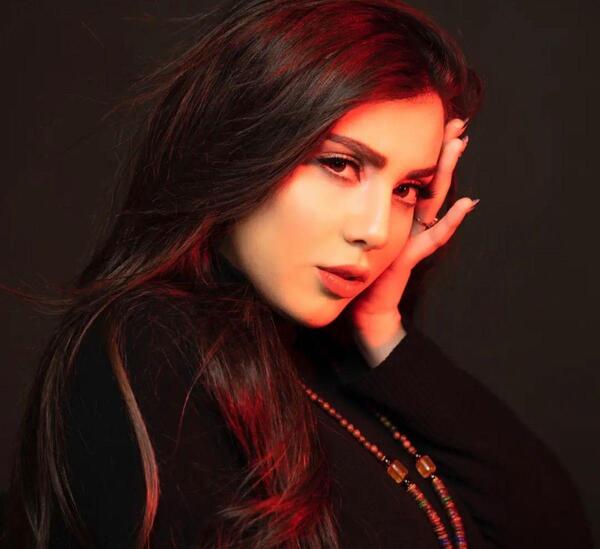 سنا برزنجه عکس سنا برزنجه