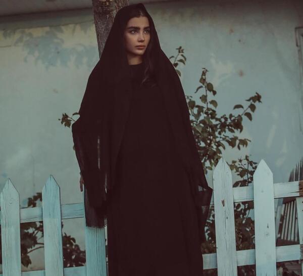 سنا برزنجه عکس سنا برزنجه