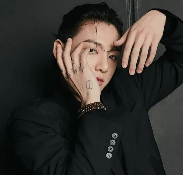 عکس جونگ کوک برای طراحی
