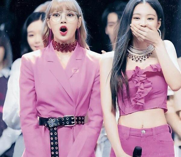 عکس پروفایل لیسا خفن