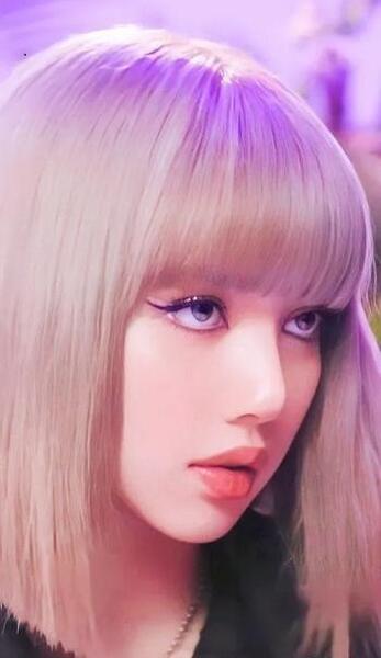 عکس لیسا پس زمینه