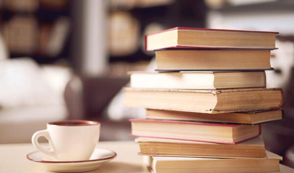 عکس کتابهای روی هم