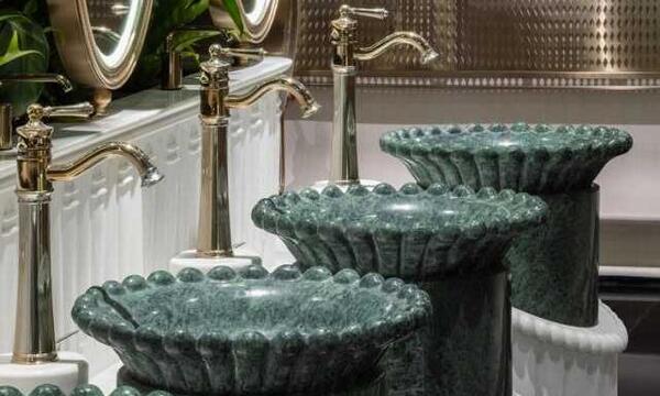 عکس همستر روی برج خلیفه