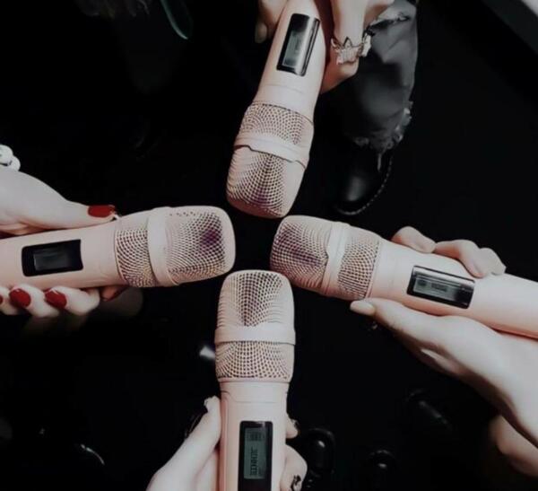 عکس میکروفون اعضای بلک پینک
