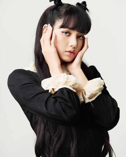 عکس بلک پینک تنهایی