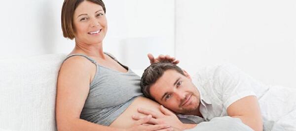 عکس زایمان طبیعی در خانه با شوهر