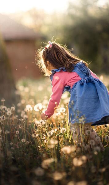 عکس دختر بچه برای تصویر زمینه