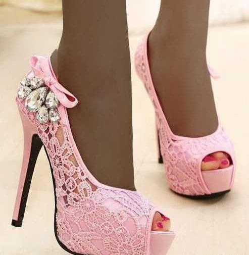 عکس کفش پاشنه بلند برای دختر ۹ ساله