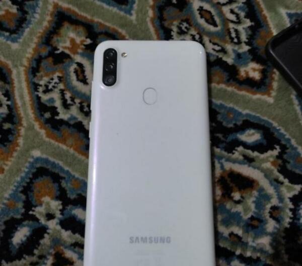 عکس گوشی a11 سفید