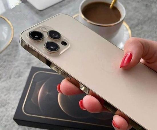 عکس گوشی ۱۲ پرو مکس