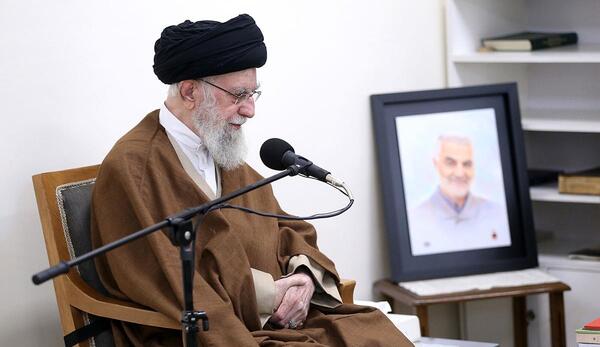 عکس سردار قاسم سلیمانی با رهبر