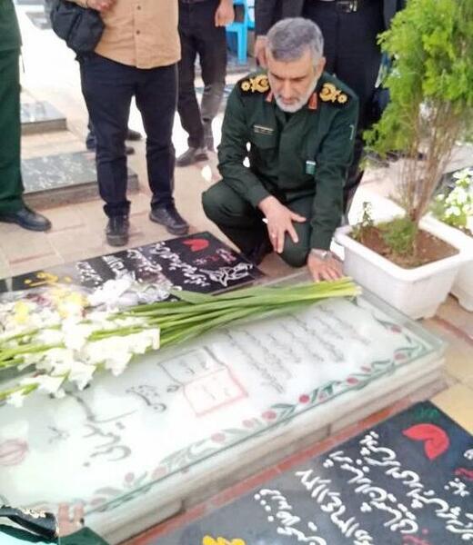 عکس سر قبر سردار سلیمانی