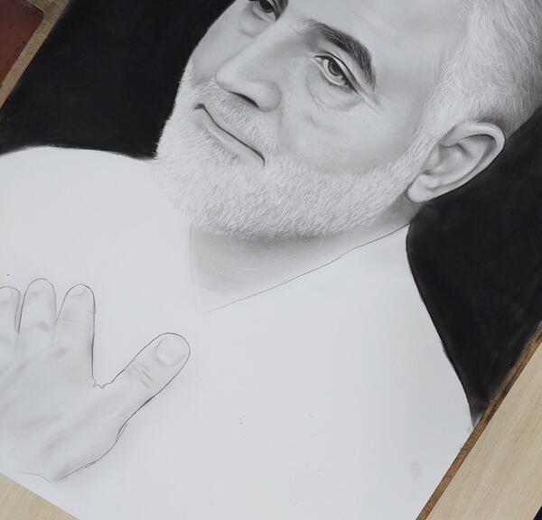 عکس سردار سلیمانی با سیاه قلم
