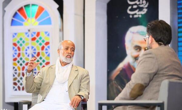 عکس سردار سلیمانی روی صندلی شکسته