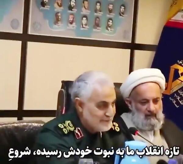 عکس سردار سلیمانی روی صندلی شکسته