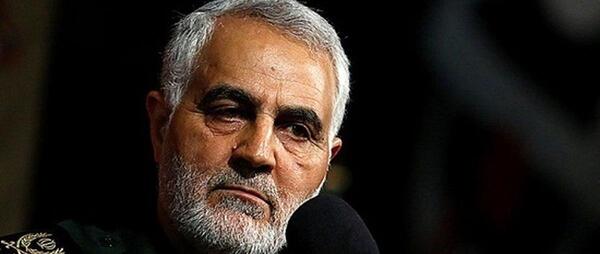 عکس سردار سلیمانی روی صندلی شکسته