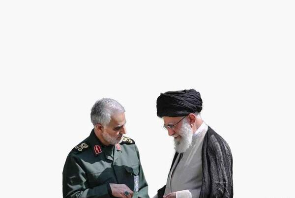 عکس ایستاده سردار سلیمانی با کیفیت بالا