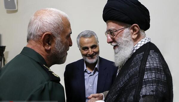 عکس سردار سلیمانی با رهبری