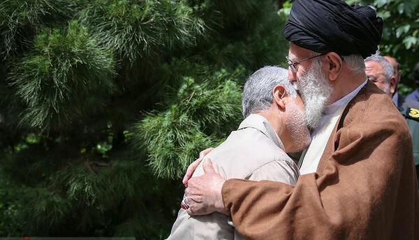 عکس سردار سلیمانی با رهبری