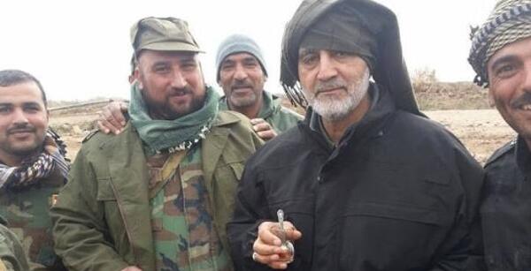 عکس سردار سلیمانی در میدان جنگ