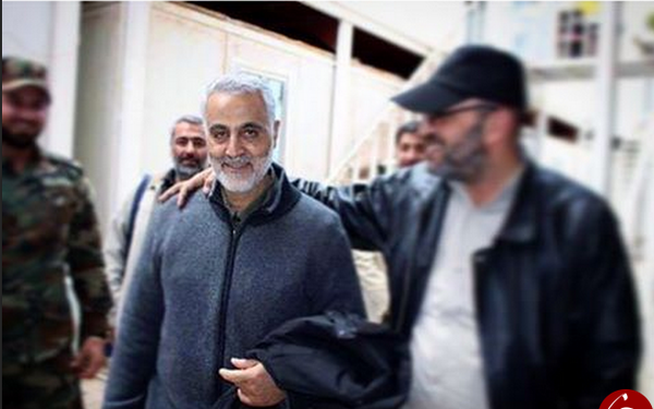 عکس سردار سلیمانی در میدان جنگ