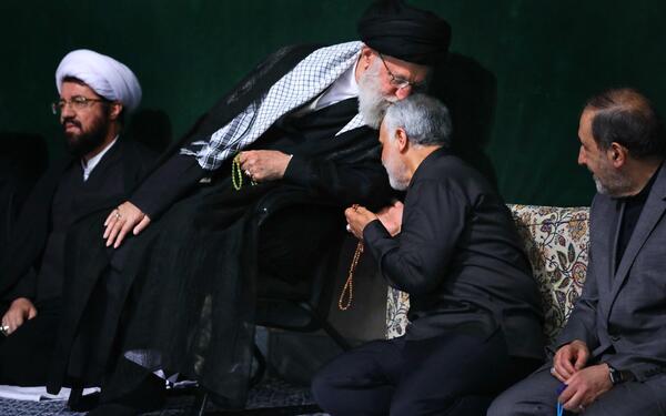 عکس سردار سلیمانی با خامنه ای
