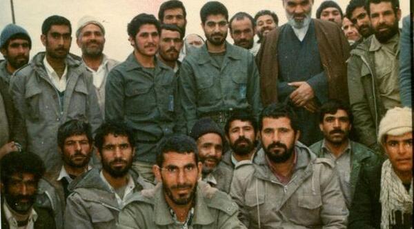 عکس جوانی سردار سلیمانی در جبهه