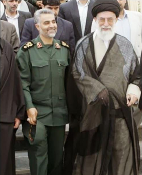 عکس نماز خواندن سردار سلیمانی پشت سر ابوبکر بغدادی