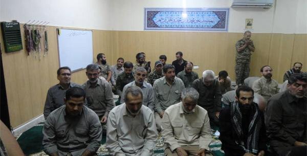 عکس نماز خواندن سردار سلیمانی پشت سر ابوبکر بغدادی