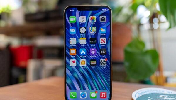 عکس موبایل آیفون ۱۲