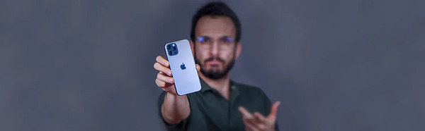 عکس آیفون ۱۲ معمولی