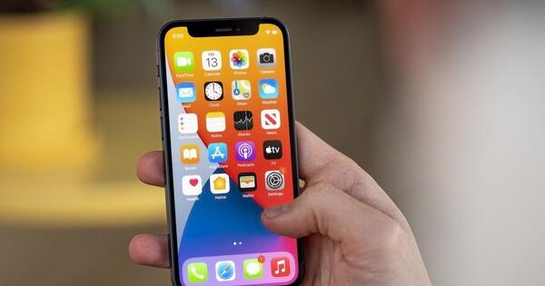 عکس آیفون ۱۲ معمولی