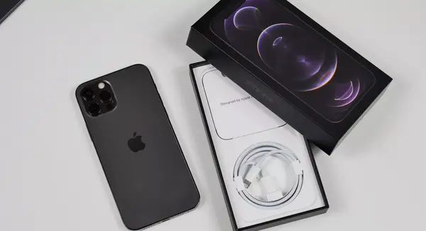 عکس آیفون ۱۲ پرو مکس مشکی