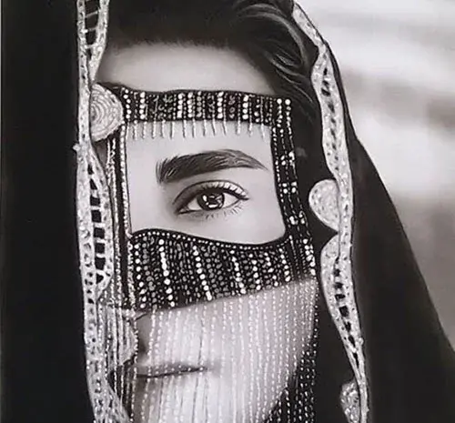 عکس حاج قاسم سلیمانی برای کشیدن نقاشی