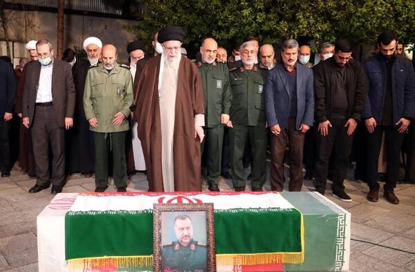 عکس نماز میت حاج قاسم سلیمانی