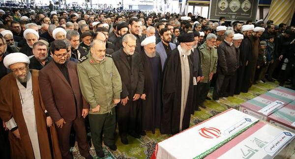 عکس نماز میت حاج قاسم سلیمانی