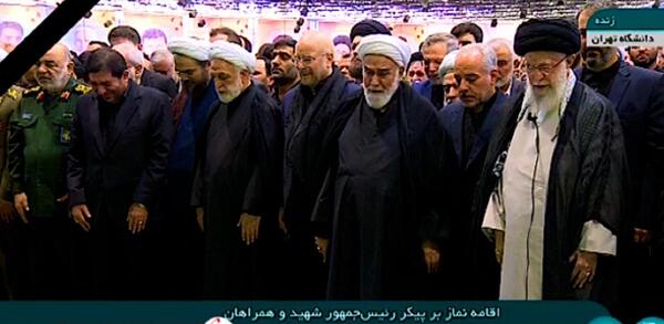 عکس نماز میت حاج قاسم سلیمانی