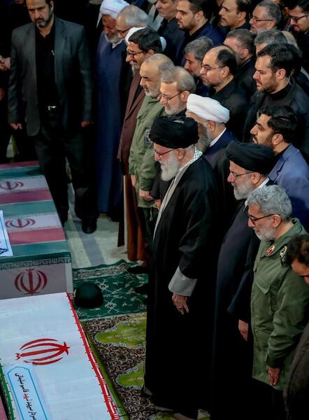 عکس نماز میت حاج قاسم سلیمانی