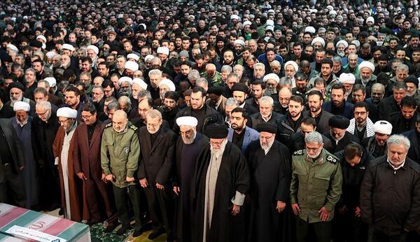 عکس نماز میت حاج قاسم سلیمانی