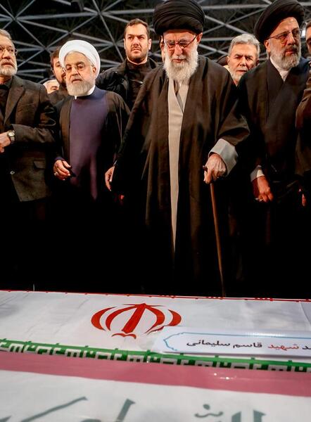 عکس نماز حاج قاسم سلیمانی