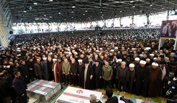 عکس نماز حاج قاسم سلیمانی