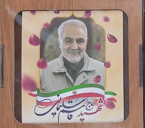 خرید قاب عکس حاج قاسم سلیمانی